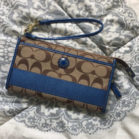 Coach Handbags - Coach Wristlet